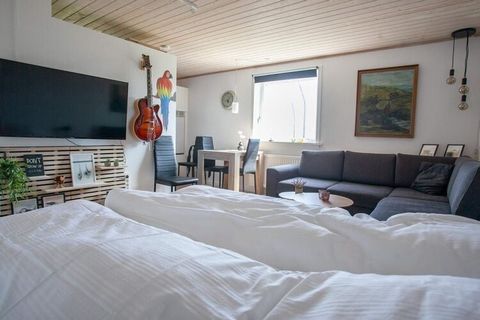 Dieses Studio-Apartment ist ideal gelegen, nur 20 Gehminuten oder eine kurze 3-minütige Autofahrt vom geschäftigen Zentrum in Tórshavn, der Hauptstadt der Färöer-Inseln, entfernt. Die Wohnung bietet eine praktische Unterkunft für Reisende, die sowohl...