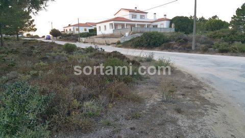 Excellent plot of land Urban nature with an area of 960m2, located on the Vicentina coast, in the urbanization of Vale da Telha in Aljezur. Unique opportunity for the construction of a detached single family house, with two floors and basement. Ideal...