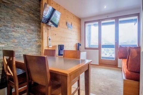 Ce charmant studio de 21 mètres carrés est un refuge de montagne confortable, parfait pour les séjours d'été comme d'hiver. Il dispose d'un espace de vie chaleureux avec un canapé lit confortable, d'une chambre douillette avec un lit double et d'une ...