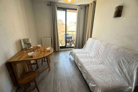 Verschönern Sie Ihren Urlaub am Meer mit diesem wunderschönen Apartment direkt am Meer in einer bewaldeten Residenz, sicher auf dem Anwesen Coudouliere in Six Fours Les Plages. Residenz mit Schwimmbad, Tennisplatz, Parkplatz 100 m vom Meer entfernt u...