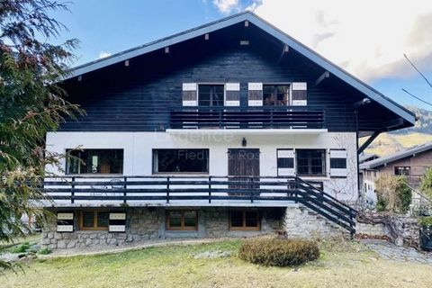 Chalet van 200 m2 - 6 slaapkamers - 4 badkamers - Garage - Tuin van 766 m2 Dit authentieke chalet is ideaal gelegen in de sector Rochebrune en is als volgt samengesteld: Op de begane grond: 1 garage 1 toegang 2 slaapkamers 1 badkamer 1 onafhankelijk ...