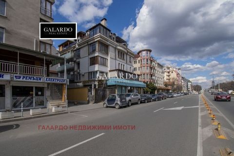 Galardo Real Estate präsentiert Ihnen ein Einzelhandelsgeschäft, das sich in Schlüssellage am Peyo Yavorov Blvd. befindet. Es besteht aus einem großen Raum mit einem Eingang vom Boulevard, einem kleineren Abstellraum mit Hintereingang und einem Badez...