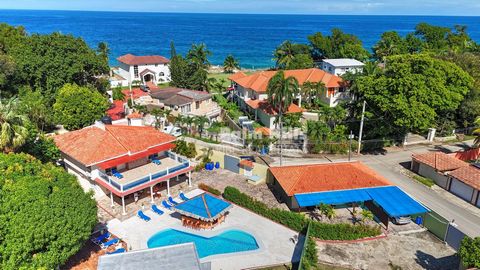 Completely newly renovated, close to the idyllic beach of playa Chiquita 3 buildings with pool and pool bar. The main house with a large covered terrace and view to the pool and the pool bar, has 2 floors and 4 bedrooms on the upper floor, with an ex...