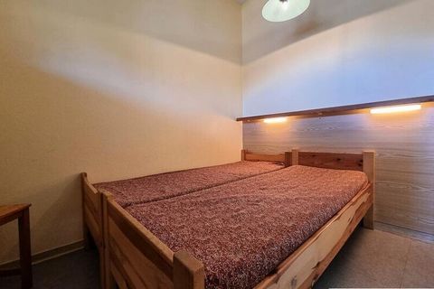 Dit charmante 2-kamerappartement, gelegen op de achtste verdieping van een goed onderhouden residentie, biedt een comfortabel verblijf voor maximaal 4 personen. Het appartement beschikt over een slaapkamer met twee eenpersoonsbedden, een woonkamer me...