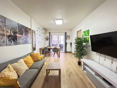 Emplacement idéal : Situé au cur de Juan-les-Pins, à seulement 50 mètres de la mer, cet appartement traversant de 70 m² offre un cadre de vie exceptionnel. Décoré avec goût dans un style moderne et design, il est situé dans une résidence calme au 1er...