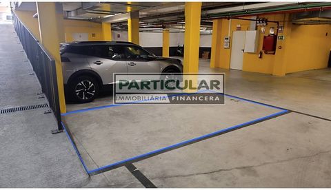 Zum Verkauf steht ein Parkplatz für ein großes Fahrzeug im Untergeschoss (-1) von Carrer de Ponent Nr. 72, Platz Nr. 24. In einem Gebäude aus dem Jahr 2022. Es hat 32 m² (12 m² Parkplatz und 20 m² Gemeinschaftsbereiche) und 12,06 m² Nutzfläche (2,64 ...