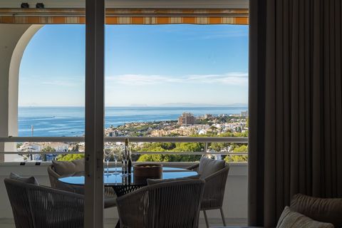 Volledig gerenoveerd penthouse in Miraflores met panoramisch uitzicht op de oceaan Dit volledig gerenoveerde penthouse op de bovenste verdieping, gelegen in de prestigieuze urbanisatie Rancho A in Miraflores, biedt 61 m² totale ruimte, inclusief een ...