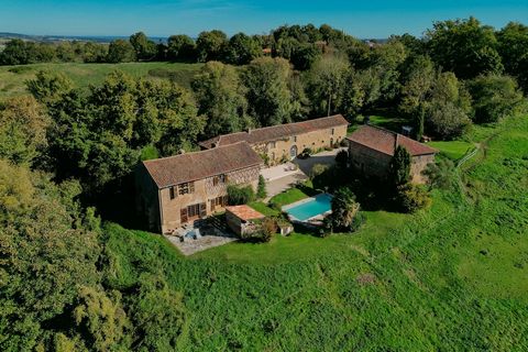 This exceptional equestrian property, set on 14 hectares of prairie and mixed woodland, offers breath-taking panoramic views of the Pyrenees. The main house, dating back to the 12th century, boasts over 500m2 of living space, combining historic charm...