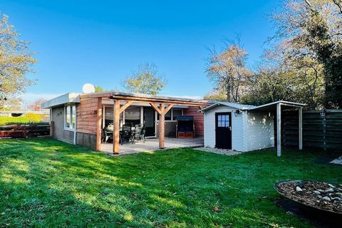 Heerlijke vakantiebungalow! Op Park Wildrijk in Sint Maartenszee staat deze prachtige vakantiebungalow. De bungalow is bijzonder smaakvol en fris ingericht. Er is een heerlijke tuin met veel privacy, waarin je al heel snel kunt genieten van de zon. P...