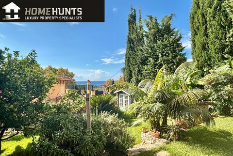 Town centre 3 bedroom apartment with private garden and a slight sea view, close to all amenities. Villefranche-sur-Mer :in a residential neighborhood, a superb garden-level apartment in a beautiful bourgeois house. This unique property in the heart ...