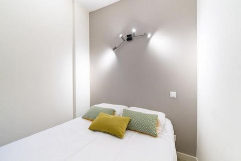 Cette toute nouvelle chambre, située en étage élevé d'une résidence de luxe, offre un emplacement privilégié à seulement 2 minutes à pied de l'emblématique Hôtel Carlton et de la célèbre Croisette. Située au cœur de Cannes, cette propriété offre un a...