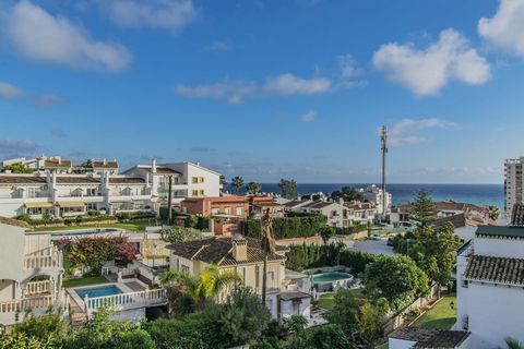 GELEGENHEIT AN DER RIVIERA DEL SOL MIT MEERBLICK Fantastische Wohnung im unteren Teil der Riviera del Sol (Mijas Costa) zwischen Marbella und Fuengirola, nur wenige Gehminuten von den Dienstleistungen, dem Strand und dem Golfplatz Miraflores entfernt...