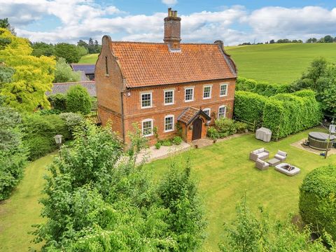 Unique Opportunity. A Superb character farmhouse sitting in 6.71 acres (stms) situated on the Suffolk border adjacent to the Norfolk town of Diss and flanked by the river Waveney that runs through the land. This property also benefits from three addi...