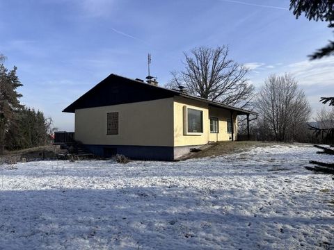 Flexibel, praktisch, großzügig und individuell gestaltbar präsentiert sich dieser Bungalow als ideale Immobilie für Kleinunternehmer und Selbstständige. Mit einem großen Keller, einer geräumigen Doppelgarage und der Möglichkeit, alles nach Ihren Vors...