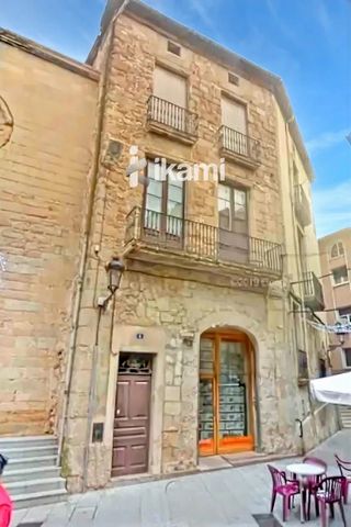 Singular Building for sale in Berga, with 1 and100 m2.