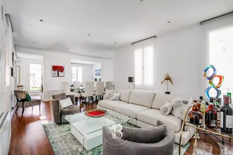 Barnes Madrid presenteert een prachtig penthouse van 225 m² met een enorm terras van 43 m². Gelegen in een representatief statig pand met een prachtige klassieke gevel. Het penthouse is volledig exterieur en heeft momenteel een grote woonkamer die is...