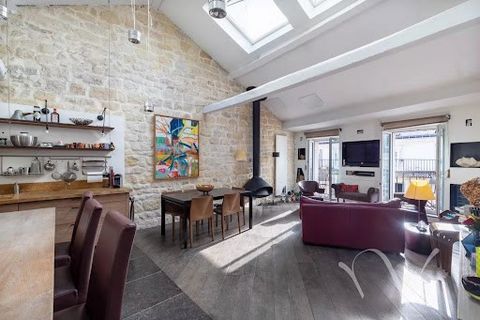 Just a stone's throw from the Luxembourg Gardens, this town house with a floor area of 427 m² and 324 m² of living space is built over 5 levels with elevator access, plus 2 finished basements. Each floor measures approximately 60 m². On the first flo...