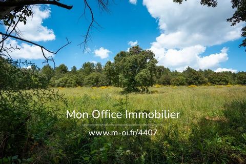 M-OI Saint-Antonin-sur-Bayon offers you for sale exclusively this completely renovated historic house, former dependency of a Templar commandery. The address of the property, the virtual tour video and all the financial information are available onli...