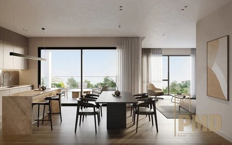 Glyfada (Superior), maisonette de 155 m² em 3 níveis, subsolo-térreo-1º andar, 3 quartos, 2 banheiros, plano aberto composto por cozinha, sala de estar e jantar, sala de jogos no subsolo, varandas. Luminosa, escada interna, piscina exclusiva e jardim...