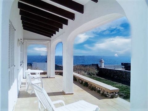 S'Algar is a charming little town located to the east in the east of Menorca. Nestled in this wonderful location, we find this jewel: a wonderful villa on the seafront that bears the hallmark of a PERMANENT TOURIST LICENSE. This small, pretty and qui...