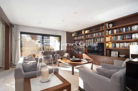 The property has a private entrance and stands out for its spaciousness, high quality finishes and good condition. The brightness is a constant feature, thanks to its fabulous orientation to two winds, which allows the passage of light through its la...