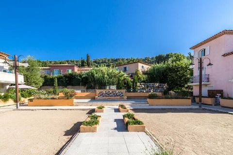 Perched between Cannes and St-Tropez, just 7km from Callian and Fayence, the Residence Vacanceole Domaine de Camiole welcomes you in the heart of the Canton of Fayence and its 8 perched villages, in a 7-hectare pedestrian and green park. You can enjo...