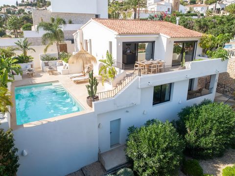 Atemberaubende Villa in Benissa Präsentiert von The Agency Eingebettet in das prestigeträchtige Montemar-Viertel von Benissa, lädt Sie diese Villa im Ibiza-Stil in eine Welt ein, in der mediterrane Pracht auf zeitgenössischen Luxus trifft. Stellen Si...