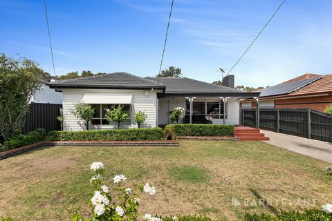 Balancing period features with contemporary flair, this beautifully presented weatherboard home presents immediate family comfort and future potential, with a planning permit pending approval for the construction of two side-by-side single level dwel...