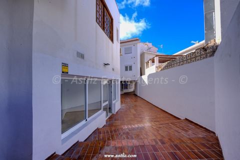 This is a two-bedroom apartment located in the heart of Los Gigantes and is in walking distance to everything you would need including shops, bars and restaurants as well as banks and supermarkets. The property used to be a commercial unit and has be...