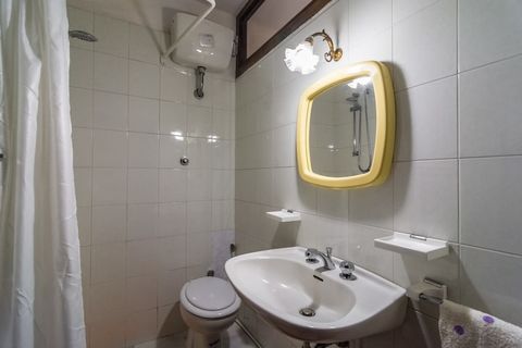 Antica Locanda con 9 camere da letto puō accogliere comodamente fino a 16 ospiti. Ideale per gruppi o famiglie con bambini, questa struttura dispone di una piscina privata, terrazza coperta e di un giardino recintato e ammobiliato. Questa villa in me...