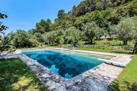 Discover this magnificent 18th-century bergerie nestled on the outskirts of Grasse, offering panoramic views of the coast and hills of the famous Côte d'Azur. Immerse yourself in a haven of peace and tranquillity, surrounded by almost 2 hectares of p...