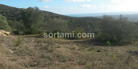 Einmalige Gelegenheit, nur wenige Minuten von Faro entfernt. Baugrundstück mit einer Fläche von ca. 7600 m2, mit einer herrlichen Lage, wo Sie Ihr Haus in den Bergen der Algarve und mit dem Meer am Horizont bauen können. Mit der Möglichkeit, eine Vil...