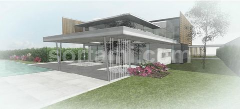 Lujosa vivienda unifamiliar en la zona de Sesmarias. Insertada en una gran parcela de 7.757 m2, esta villa, aún en fase de construcción, también tiene áreas muy grandes. En la planta baja, recibidor, amplio salón comedor, cocina con isla y despensa, ...