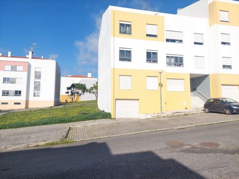 2 bedroom apartment for sale in Aldeia de Paul | Torres Vedras This 2 bedroom apartment in a 3-storey building without elevator, is located in a quiet and safe urbanization where you can enjoy green spaces and public areas with sports equipment. Just...