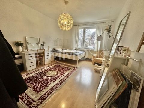 Witamy w Twoim nowym domu w popularnej dzielnicy Nordstadt w Hanowerze Ten ekskluzywny apartament o powierzchni 69 metrów kwadratowych oferuje idealne połączenie miejskiego stylu życia i komfortu domu. Dzięki dwóm przestronnym sypialniom, przytulnemu...