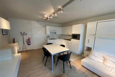 Kerkstraat 2 – Dieses schöne Studio im Zentrum von De Panne ist ideal für ein Paar oder zwei Freunde, die dem Alltag an der Küste entfliehen möchten. Sie sind nur wenige Gehminuten von der Straßenbahnhaltestelle De Panne Kerk entfernt und können mit ...