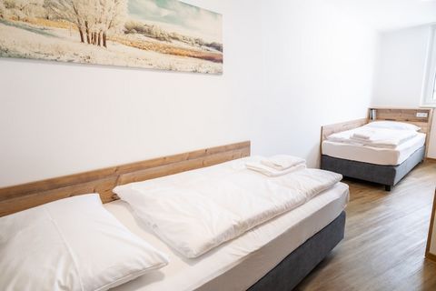 Apartament Superior z dużą ilością miejsca dla 7 osób. Apartament ma 3 sypialnie. Jedna sypialnia ma podwójne łóżko i przynależną łazienkę. Sypialnia ma bezpośrednie wyjście na mniejszy balkon od strony północnej. W pozostałych sypialniach znajdziesz...