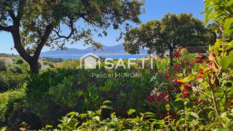 Ideally located in Porticcio, in an exceptional environment and close to all amenities and beaches, I invite you to discover this three-room apartment located in the heart of a residence with beautifully flowered and very well maintained gardens, and...