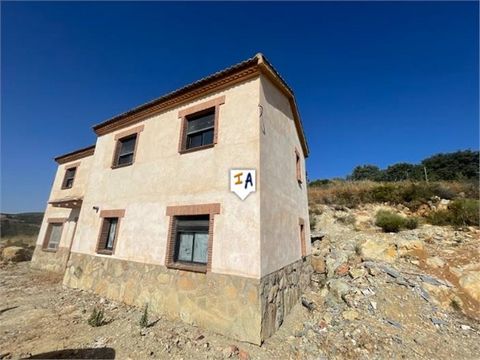 Gelegen op 3 km van de populaire stad Montefrio in de provincie Granada in Andalusië, Spanje, biedt deze onlangs gebouwde, vrijstaande Cortijo met 4 slaapkamers en 2 badkamers een spectaculair uitzicht over het landschap en de bergen en heeft een roy...