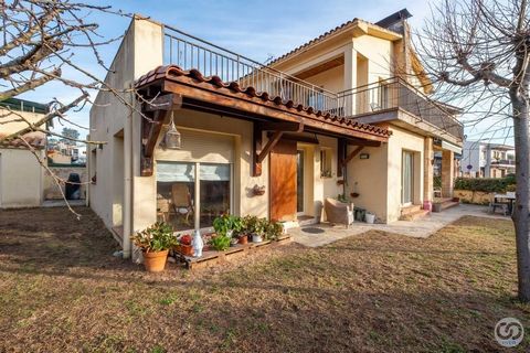 Welcome to your ideal retreat in Santa Coloma de Farners! Wake up every day surrounded by nature, with the singing of birds and the majesty of the centuries-old trees. We present this exclusive detached house that combines rustic charm with modern No...