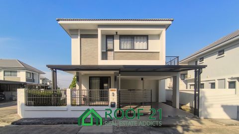 Spacious 3-Bedroom Home with 4 Bathrooms in Uraiwan Grand Villa, Pattaya This beautifully maintained home in the sought-after Uraiwan Grand Villa community offers the perfect combination of comfort, style, and practicality. Located in a family-friend...