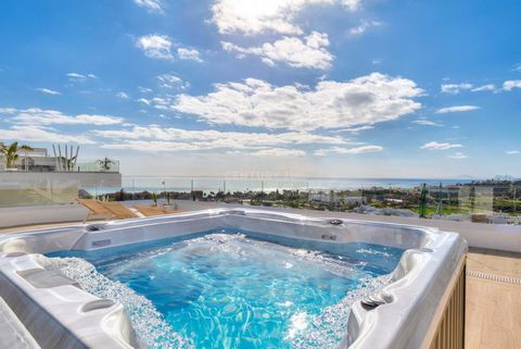 Penthouse with Sea Views in the New Golden Mile of Estepona Great investment opportunity for short term rental. Short term rental rates from 250 to 400 per night in high season. Don't miss this opportunity! Elegant newly built penthouse (2021) locate...