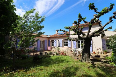 Christophe NICOLAS (EI) 30400 Villeneuve-Lès-Avignon. Exclusivité. Quartier Magnaneraie. Jolie Maison de 150 M2 à vendre sur une parcelle arborée de 900 M2. Elle comprend au rez-de-chaussée un salon-salle à manger donnant sur une terrasse au sud, une...