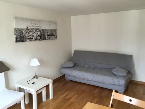 Furnished studio 20 m² – Ideal investor – Paris 7th (Metro Latour-Maubourg) A stone's throw from the Latour-Maubourg metro station and the Eiffel Tower and located on rue Saint-Dominique, in a charming old building, this 20 m² furnished studio offers...