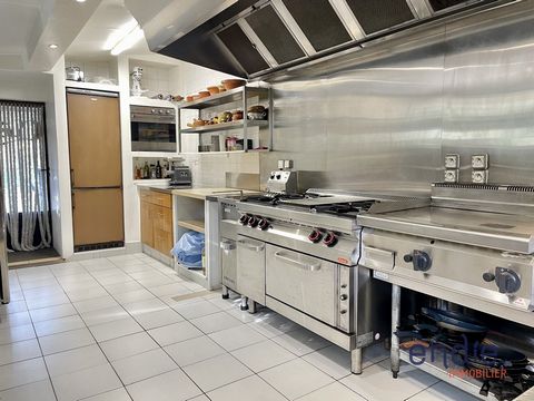 In Salernes (83690) bietet Ihnen Christina Rodrigues dieses 223 m² große Catering- und Veranstaltungsunternehmen an. Es besteht aus einer geräumigen und hellen Einbauküche (Profikochfeld, Dunstabzugshaube, zwei Kühlräume, Fritteuse, Salamander, Dunst...