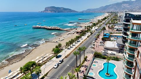 UNIEK 3+1 LUXE APPARTEMENT AAN ZEE IN ALANYA/OBA! Het leven met uitzicht op zee waar je van gedroomd hebt is in dit appartement! Gelegen in OBA, een van de meest prestigieuze gebieden van Alanya, biedt dit volledig gemeubileerde appartement van 3+1.1...