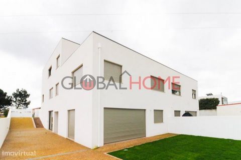 “Viva a Felicidade em Sua Casa!” A GlobalHome é uma empresa do ramo imobiliário localizada em Fânzeres, Gondomar. A nossa Missão visa proporcionar um atendimento personalizado a cada cliente com o intuito de os mesmos encontrarem a Felicidade em Suas...