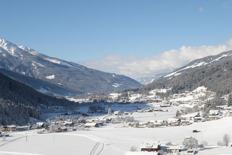 Diese gemütliche Wohnung ist mit einer schönen Lage, viel Platz und luxuriösen Einrichtungen wie einer privaten Sauna gesegnet. Es bietet auch bequem Platz für eine Familie oder eine Gruppe von Freunden. Wer die Berge, die Ruhe und die Natur liebt, i...