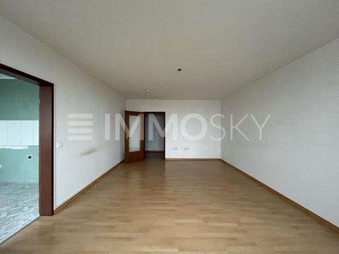 For sale is a charming two-room apartment on the 9th floor of a well-kept apartment building. With a living space of a generous 69 square meters, the apartment offers a modern and well-thought-out room concept that allows both singles and couples to ...