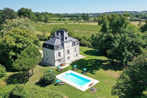 À VENDRE PROCHE DE BERGERAC SUPERBE MANOIR DE 1820 SUR 1,7 HECTARE Situé dans un cadre privilégié, ce magnifique manoir du XIXe siècle offre 320 m² habitables sur une vaste parcelle de 1,7 hectare. Alliant le charme de lancien et le confort moderne, ...